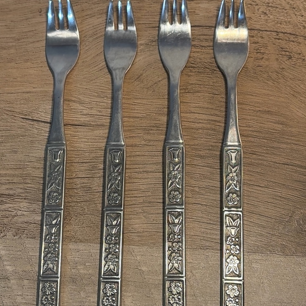 VTG Set Of 4 Oneida Northland Korea Stainless Steel SPRING FEVER Cocktail Forks